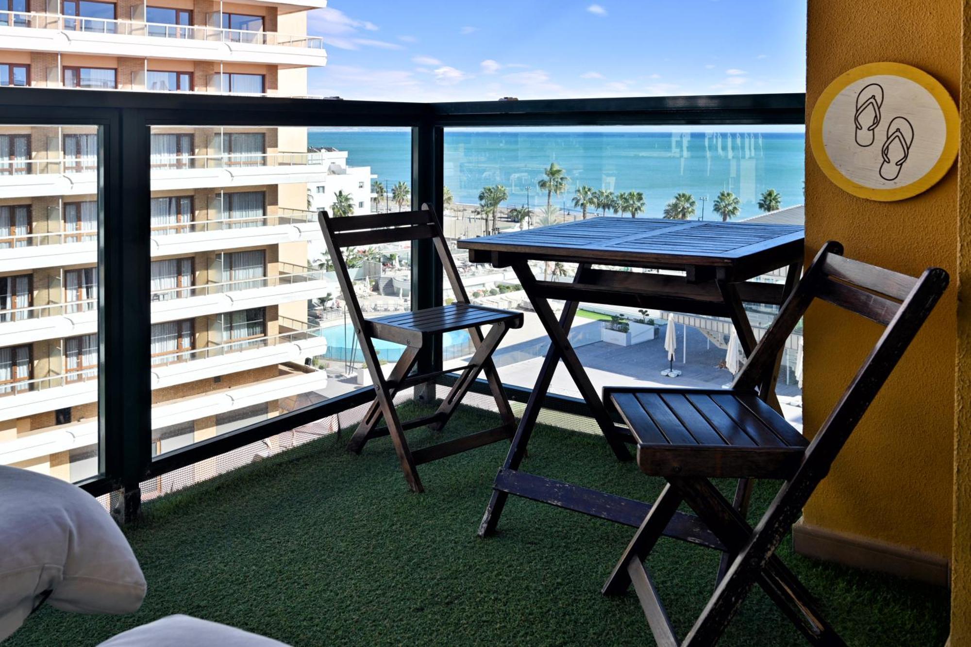 טורמולינוס Love Rent4 Malaga Playa Del Bajondillo מראה חיצוני תמונה