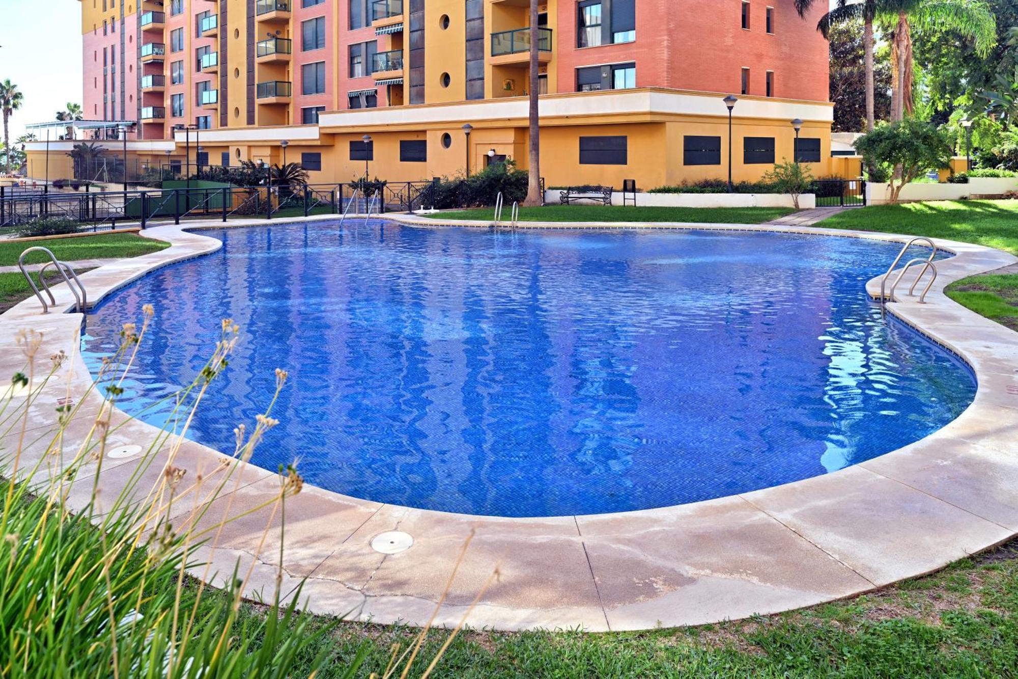 טורמולינוס Love Rent4 Malaga Playa Del Bajondillo מראה חיצוני תמונה